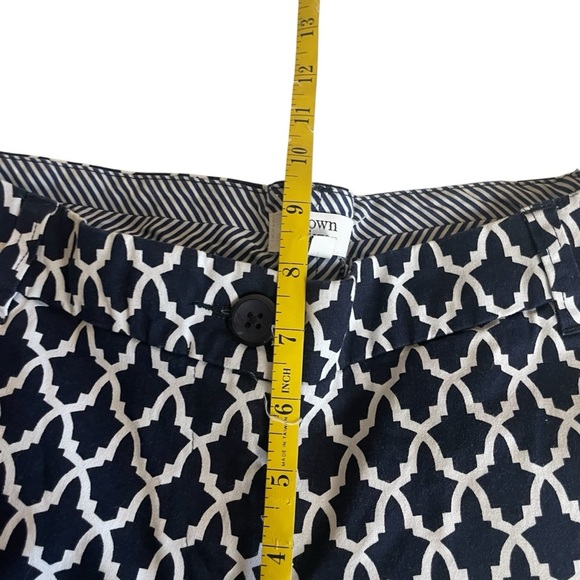 Crown & Ivy Women's Blue White Geometric Print Chino Shorts Size 2 Preppy Beach - Picture 6 of 7